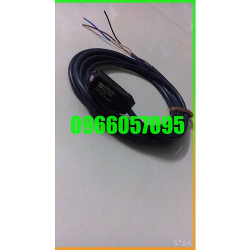 Cảm biến quang Omron E3Z-R81 2M