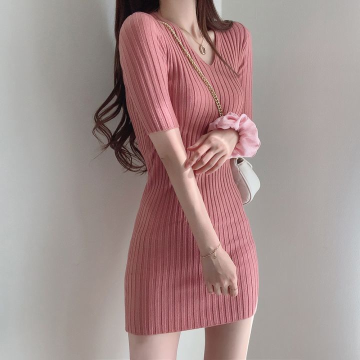 Đầm bodycon len gân cổ V cộc tay phong cách sexy quyến rũ tôn dáng