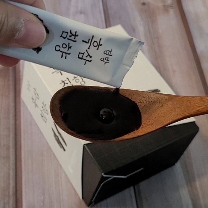 Hộp nước hắc sâm trầm hương KYUNGBANG NATURE hộp 30 gói