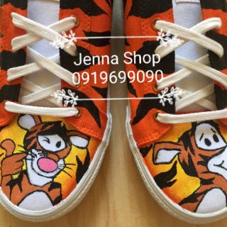 Sneakers Pull&Bear vẽ tay cá tính