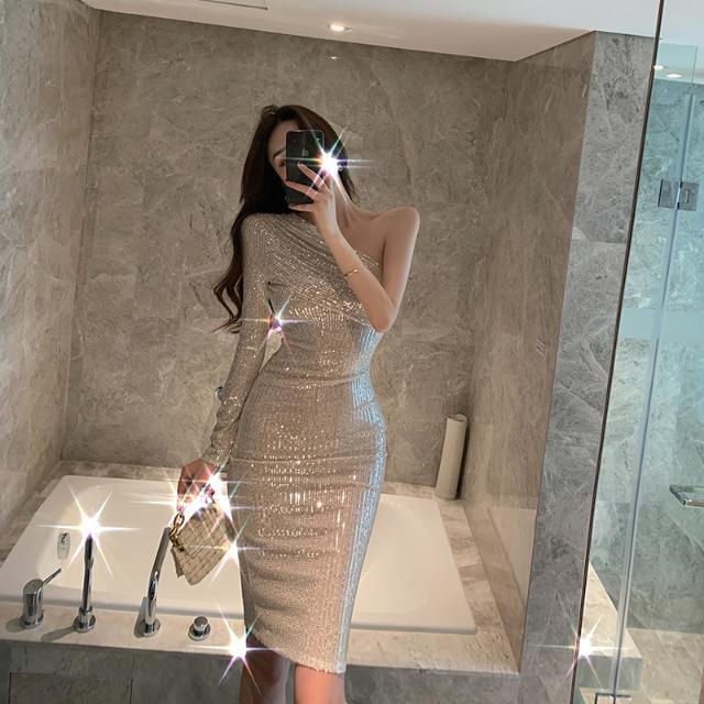 Đầm Dự Tiệc Trễ Vai Đính Kim Sa Lấp Lánh Kiểu Dáng Sang Trọng Quyến Rũ