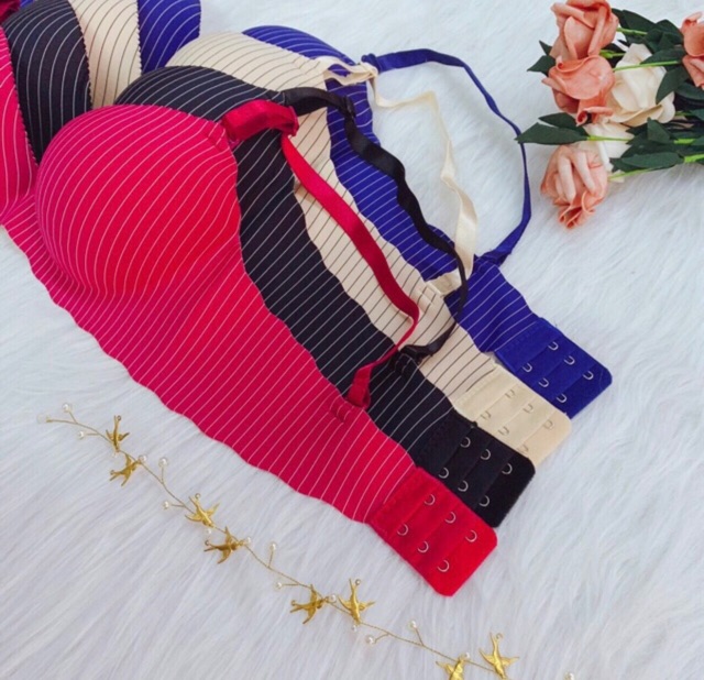 ÁO ĐÚC BÀN TAY KẺ -ĐÊM DÀY NÂNG NGỰC