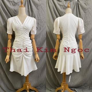 Đầm đuôi cá trắng cổ V nhún thân bèo