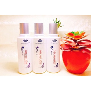 Nước hoa hồng phấn nụ hoàng cung