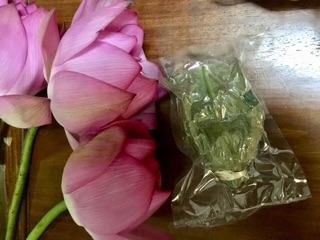 Chè sen Hồ Tây