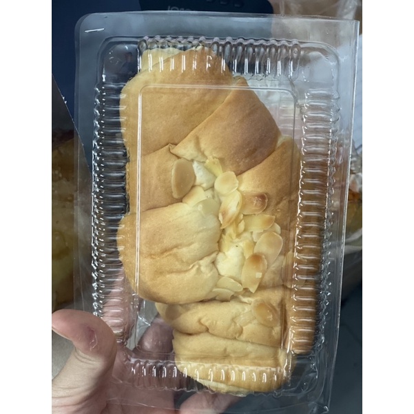 Bánh cua nhân phomai bò cươi, phomai hạnh nhân , nhân sô-cô-la bánh mới mỗi ngày sỉ/lẻ