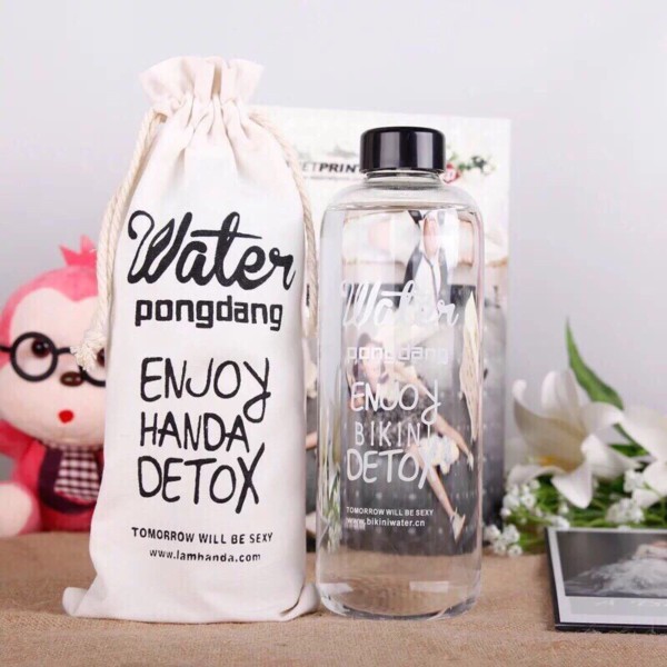 Bình đựng nước và các loại detox dung tích 1000ml có túi đựng bằng vải tiện dụng để mang theo