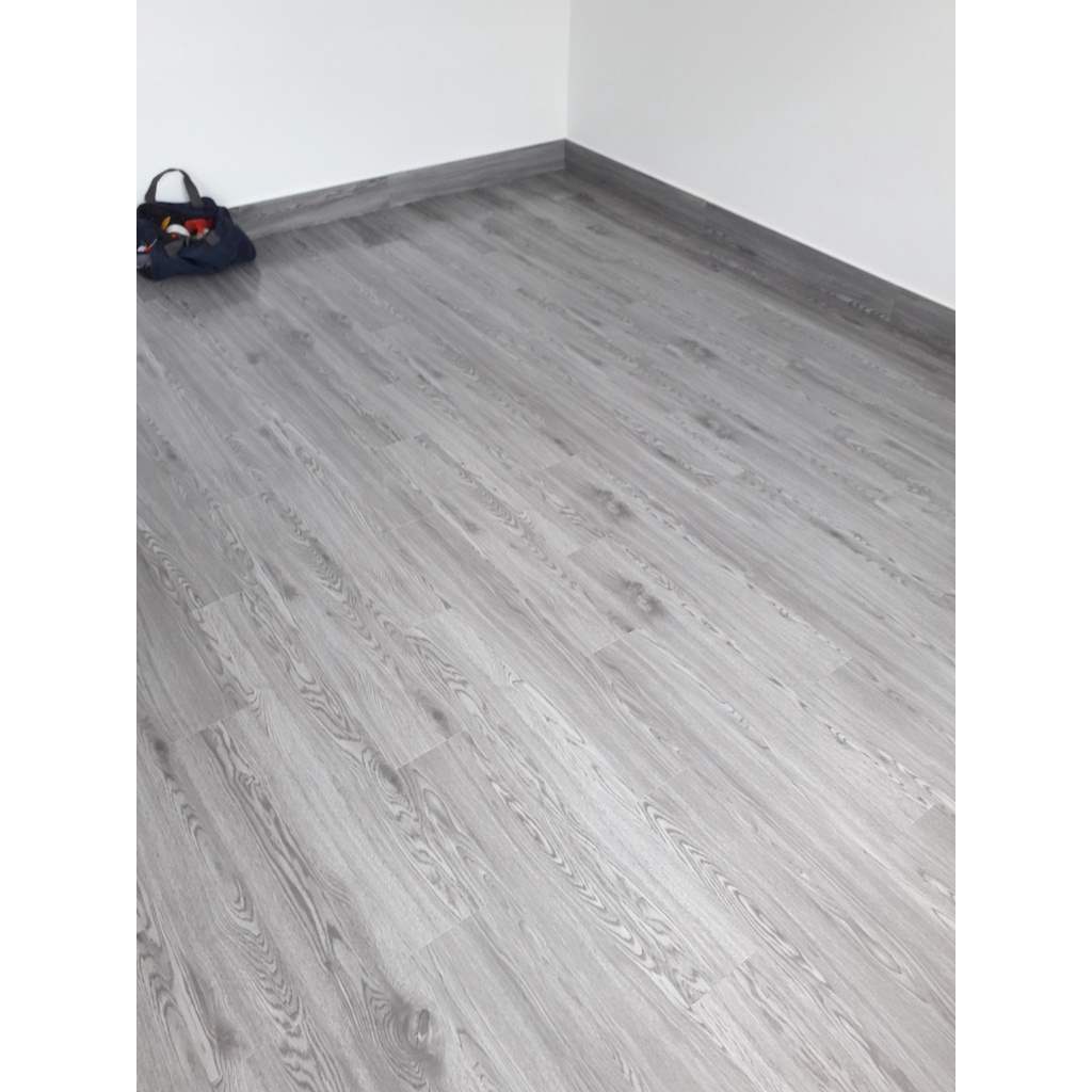 Sàn Nhựa Giả Vân Gỗ Sẵn Keo Màu Xám Hot Hit, Giá Tại Kho