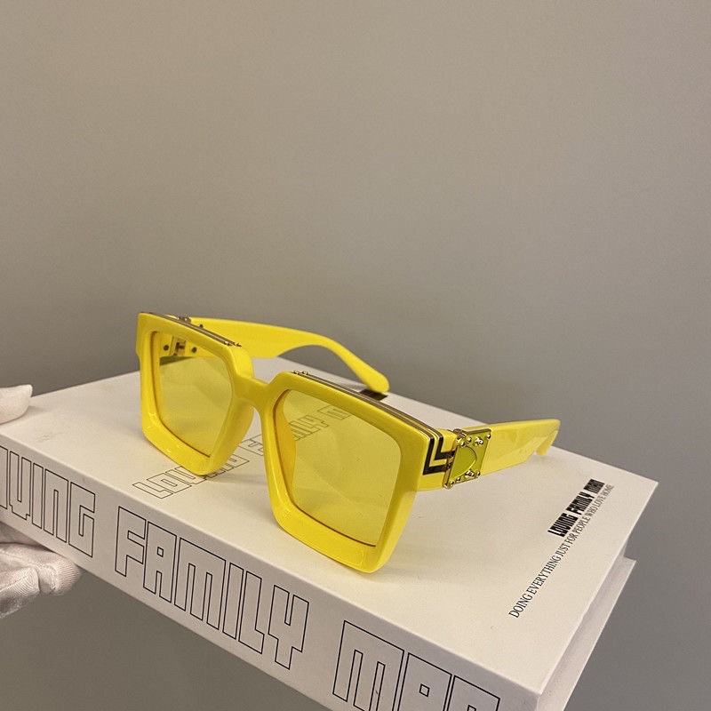 Kính Mắt Gọng To