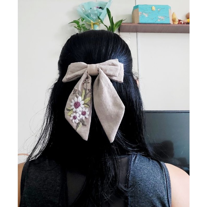 Kẹp tóc thêu tay 1 bên chất linen