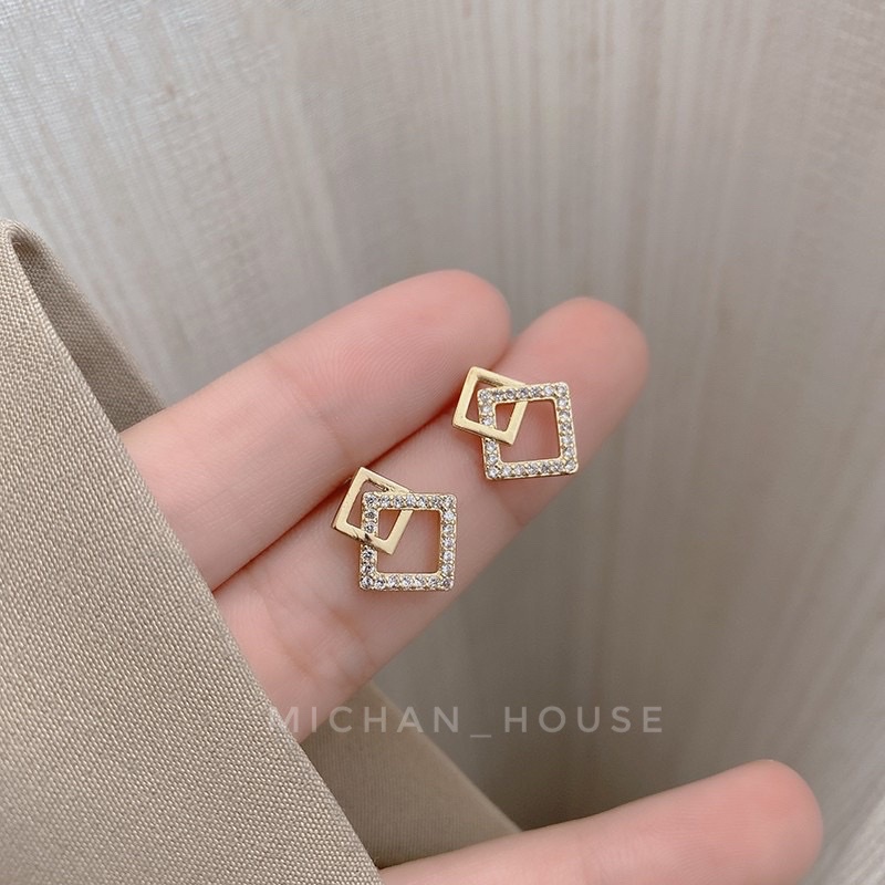 Hoa tai Hàn Quốc hình ziczac mới lạ