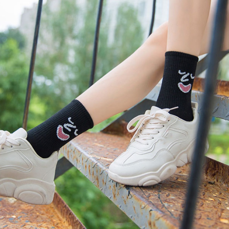 Set 2 / 5 Đôi Tất Màu Trơn In Họa Tiết Biểu Tượng Cảm Xúc Hoạt Hình Vui Nhộn Phong Cách Harajuku