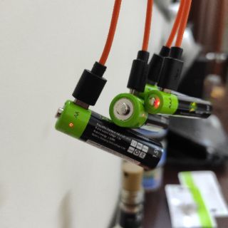 Pin sạc AA AAA bằng cổng Micro USB