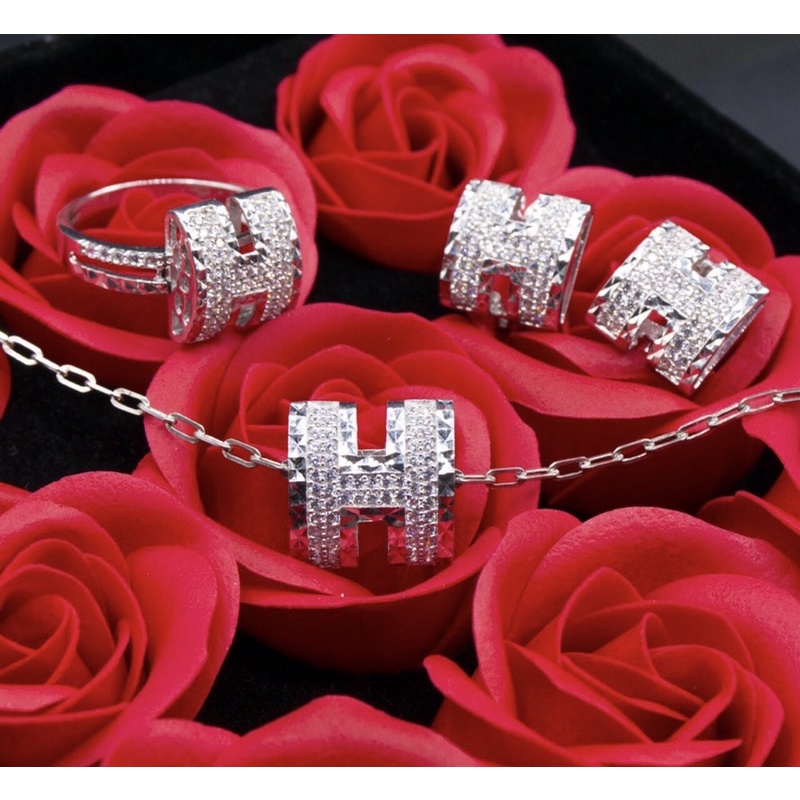 Khuyên tai đá H xanh dương nhân tạo cao cấp siêu long lanh bạc thật viền vương miện aurora