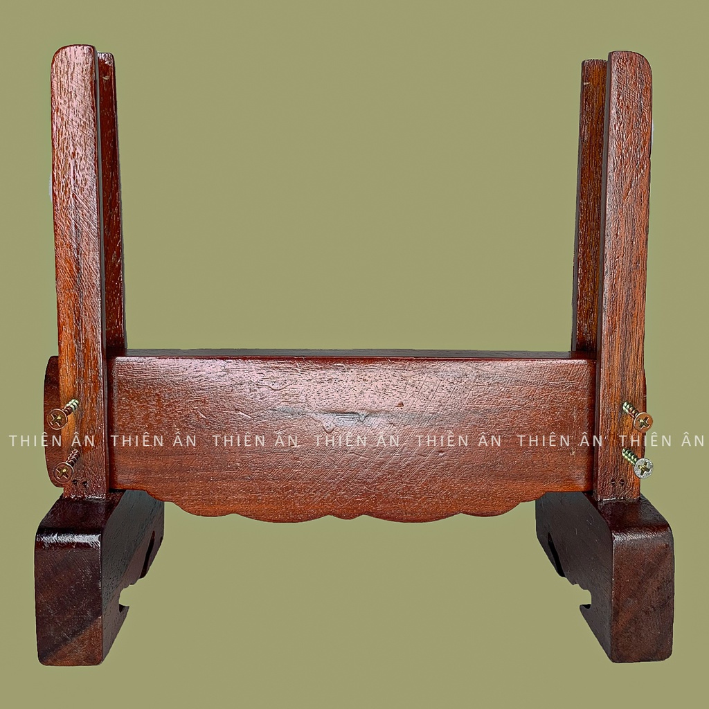 Chân khung hình thờ bằng gỗ giúp khung hình cao hơn 11cm, trang nghiêm hơn có 2 màu