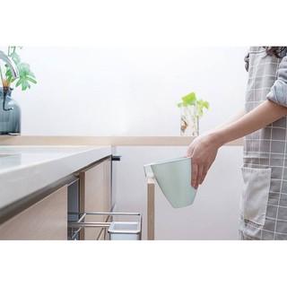 Sọt rác treo tủ