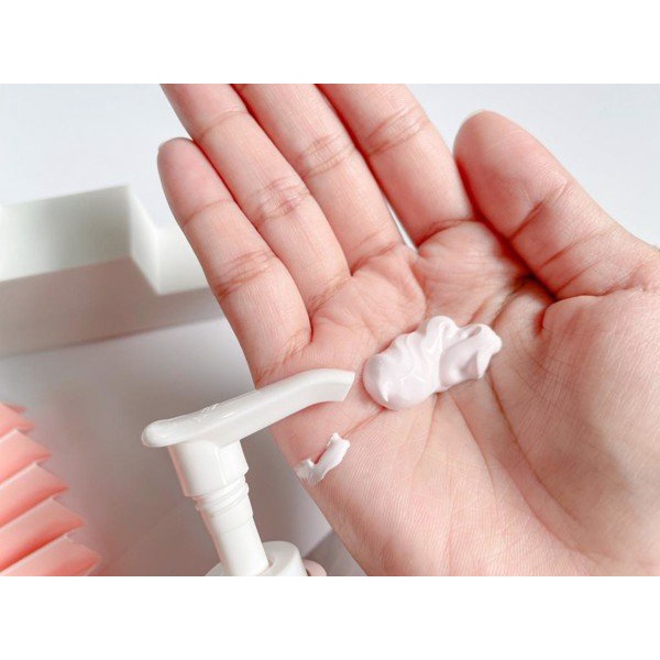 Sữa Dưỡng Thể Nâng Tông Bom Light On In Shower Body Tone-up 290ml