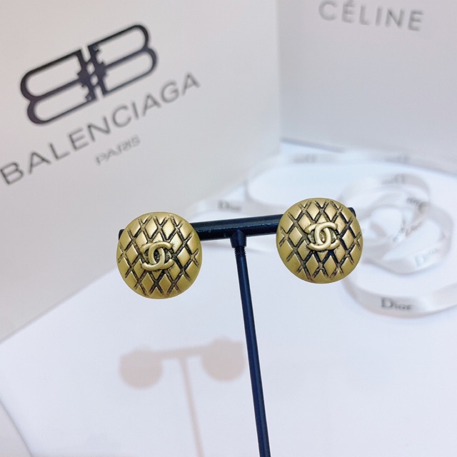 Khuyên tai tròn sang trọng