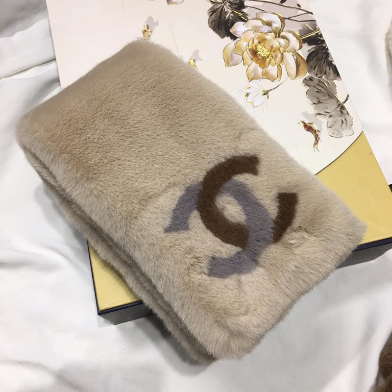 Khăn Quàng Cổ Lông Thương Hiệu Phong Cách Hq Sang Chảnh Cao Cấp