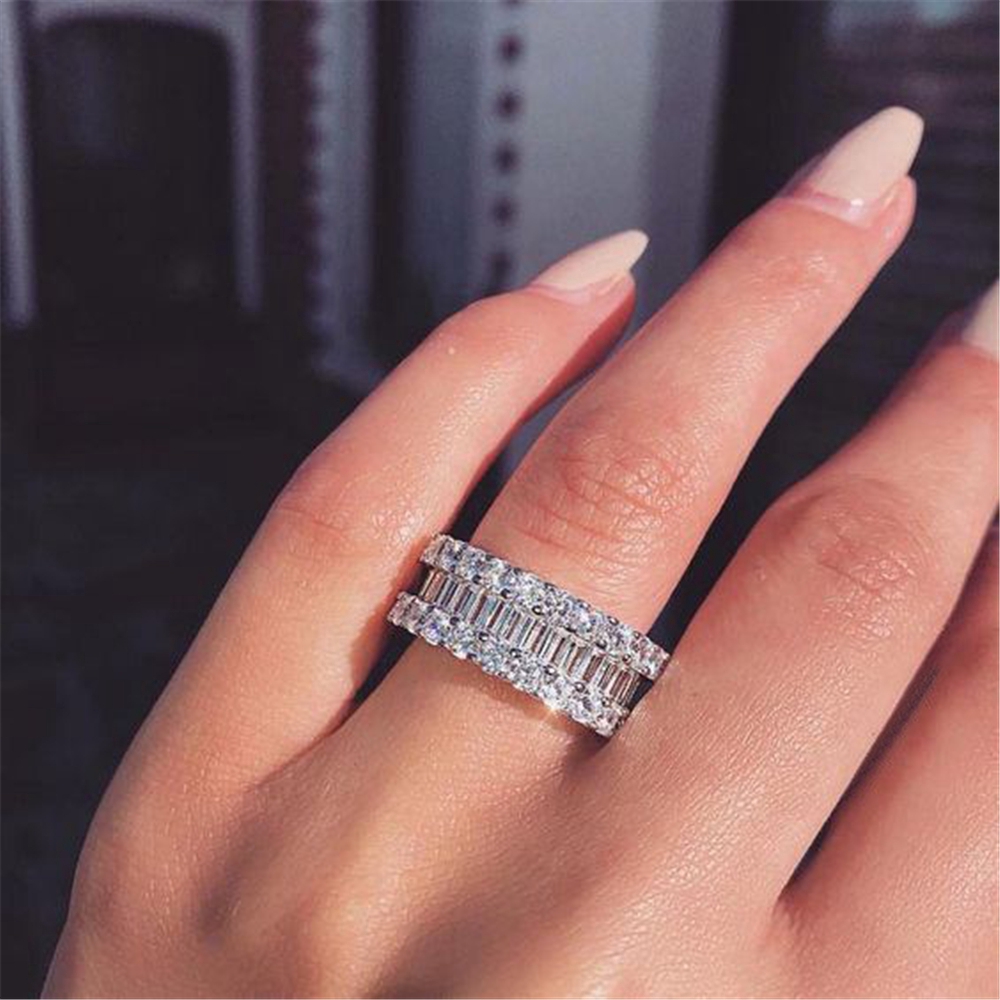 Nhẫn Mạ Bạc Đính Đá Sapphire Trắng Sang Trọng