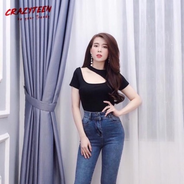 Áo croptop khoét cổ