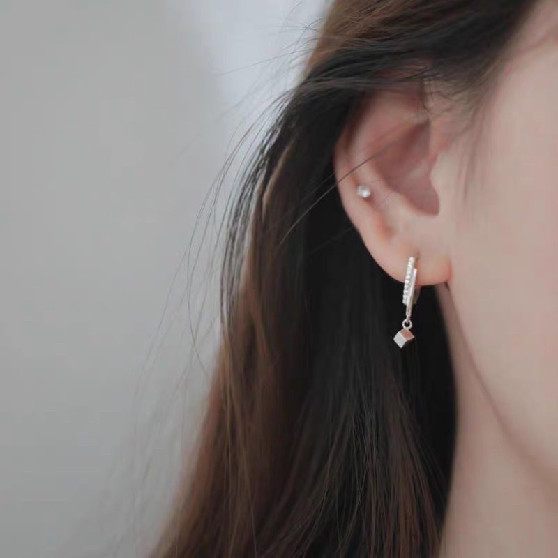 Bông tai khoen đá vuông