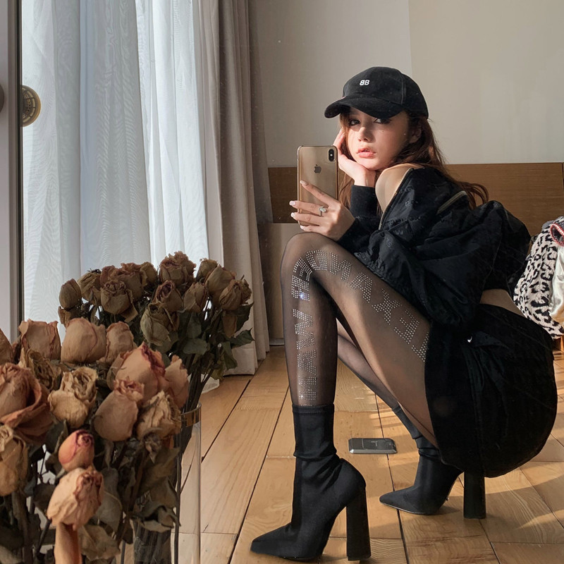 Quần tất thời trang quyến rũ phong cách năm 2020 dành cho nữ