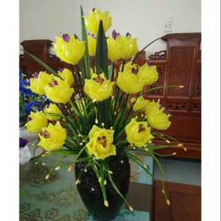 Nguyên liệu chậu hoa đá pha lê tulip