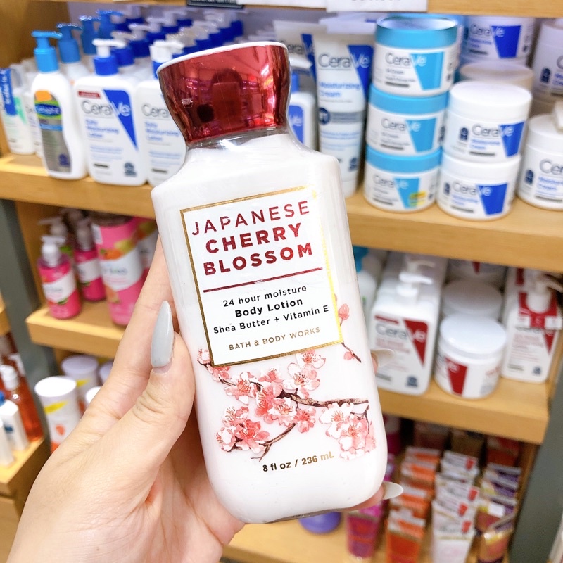 Sữa dưỡng thể Bath &amp; Body works mùi Japanese Cherry Blossom 236ml