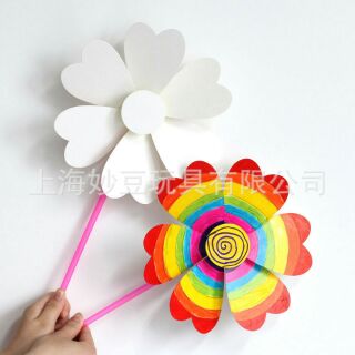 Chong chóng giấy cho bé sáng tạo
