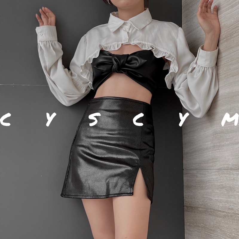 Chân váy xẻ tà da PU in hoạ tiết da rắn -