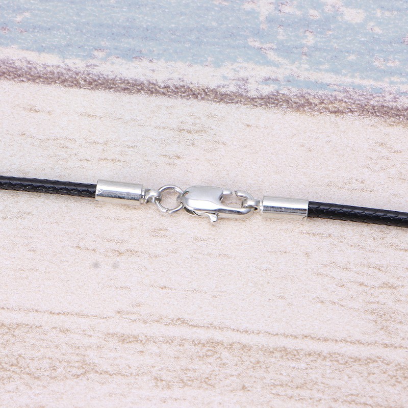 Dây đeo cổ bằng da màu đen có móc gàng