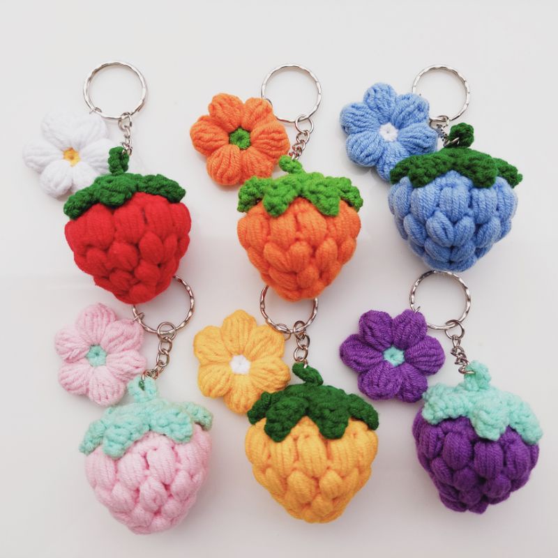 Móc khóa quả dâu gắn hoa móc len - Amigurumi strawberry&flower