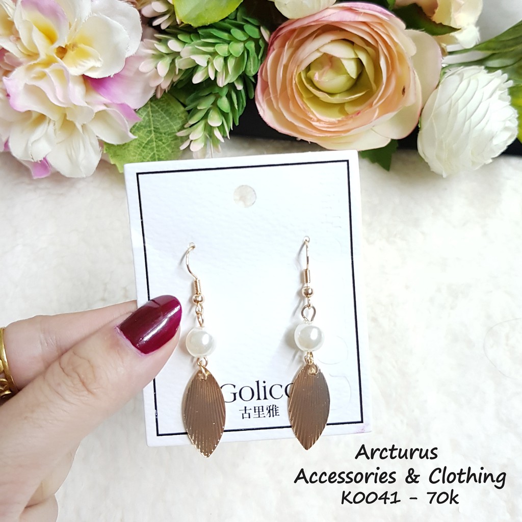 Khuyên tai nữ thời trang