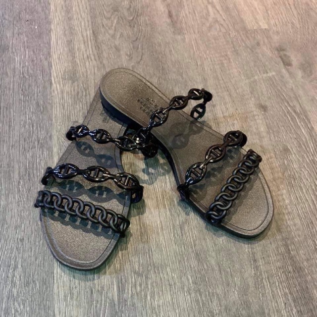 Dép nhựa mắt xích