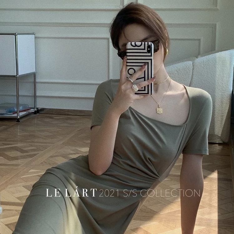 Đầm Đen Tay Ngắn Cổ Vuông Xếp Ly Thời Trang Mùa Hè 2022 Cá Tính