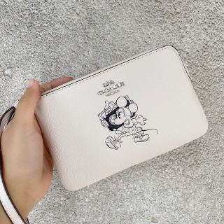 Ví cầm tay coach chuột disney