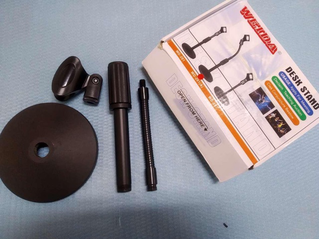 Chân mic (chân micro) để bàn hàng nhập khẩu loại 1. Chân cong hoặc thẳng điều chỉnh được độ cao.