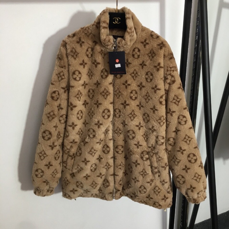 Áo khoác thời trang mùa đông hoạ tiết logo thương hiệu Louis Vuitton LV cao cấp chất liệu lông mềm mại ấm áp