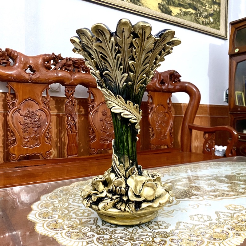 Bình Cúp Cắm Lông Công, Hoa Lụa chất liệu composite dùng Trang trí nhà cửa , Phòng Khách ,Ban thần Tài
