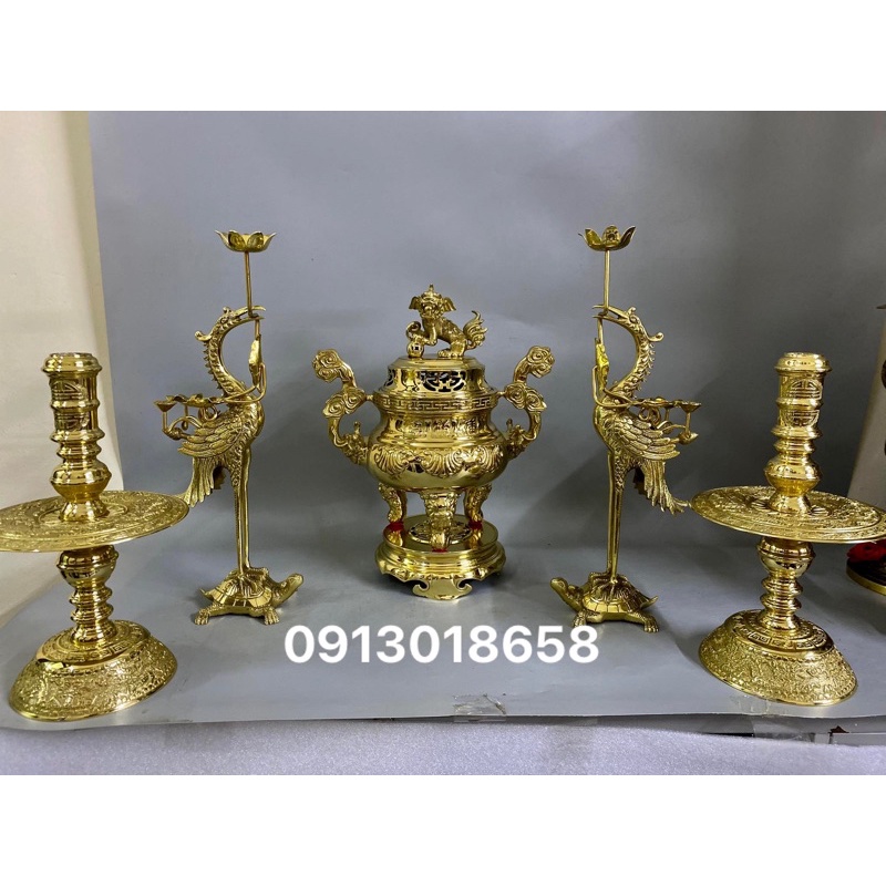 Bộ đỉnh thờ lư hương cao 42cm hoạ tiết hoa sòi màu vàng ánh kim cực đẹp. bộ đỉnh hạc nến tam sự ngũ sự bằng đồng