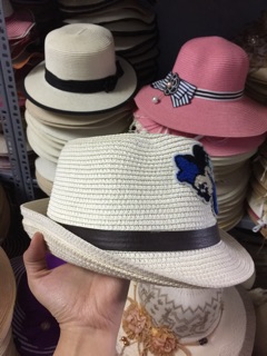 Mũ vành kiểu cao bồi nam
