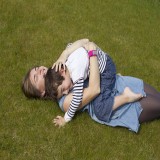 Viên chống muỗi kèm vòng đeo tay bằng vải màu hồng Parakito(loại 2 viên)