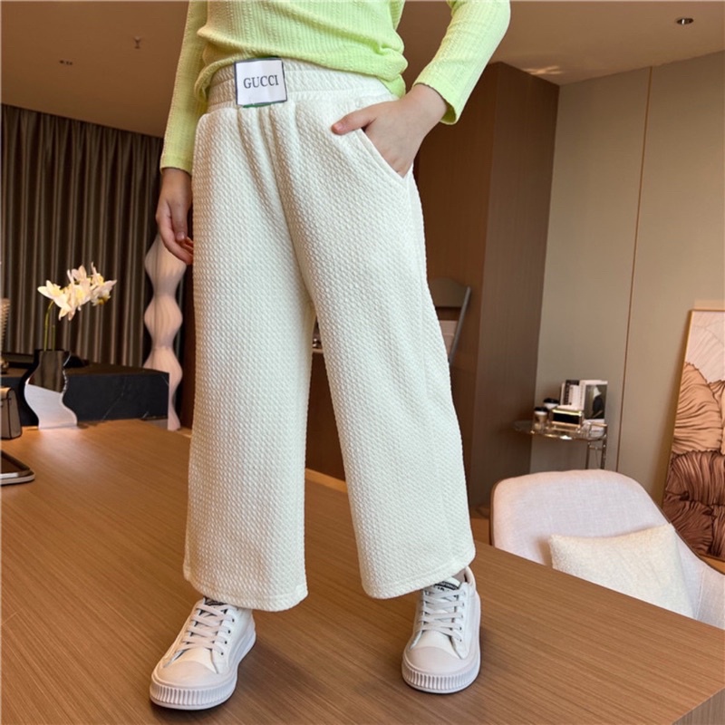 Quần xốp mềm ống xuống bé gái