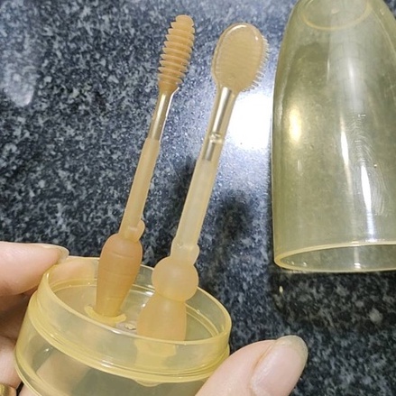 Bộ rơ lưỡi và bàn chải đắng răng silicon có kèm cốc tiện lợi cho bé