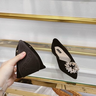 bệt da lộn nơ đá trắng