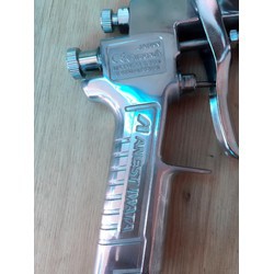 SÚNG PHUN SƠN IWATA W71