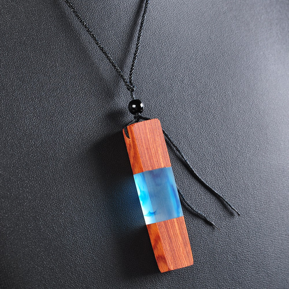 Dây chuyền thời trang với mặt đá phối gỗ đầy độc đáo