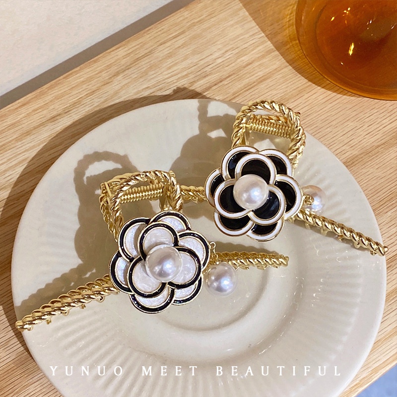 Kẹp Tóc Hình Cá Mập Đính Hoa Trà Và Ngọc Trai Phong Cách Retro 2022