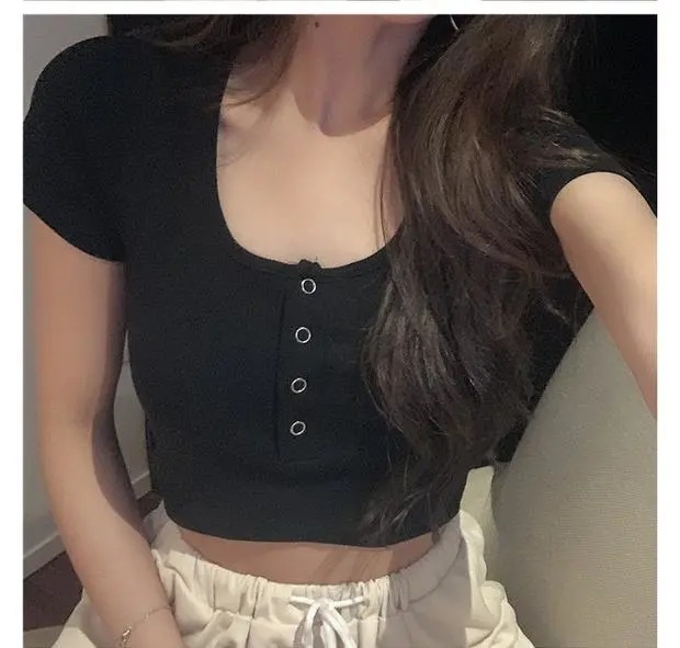 Áo croptop cổ tròn phối nút thiết kế đơn giản sành điệu